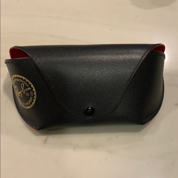 Like new Ray-Ban sunglass case - Picture 1 of 4